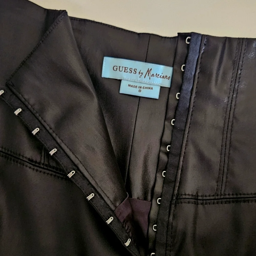 Guess by Marciano romantic black